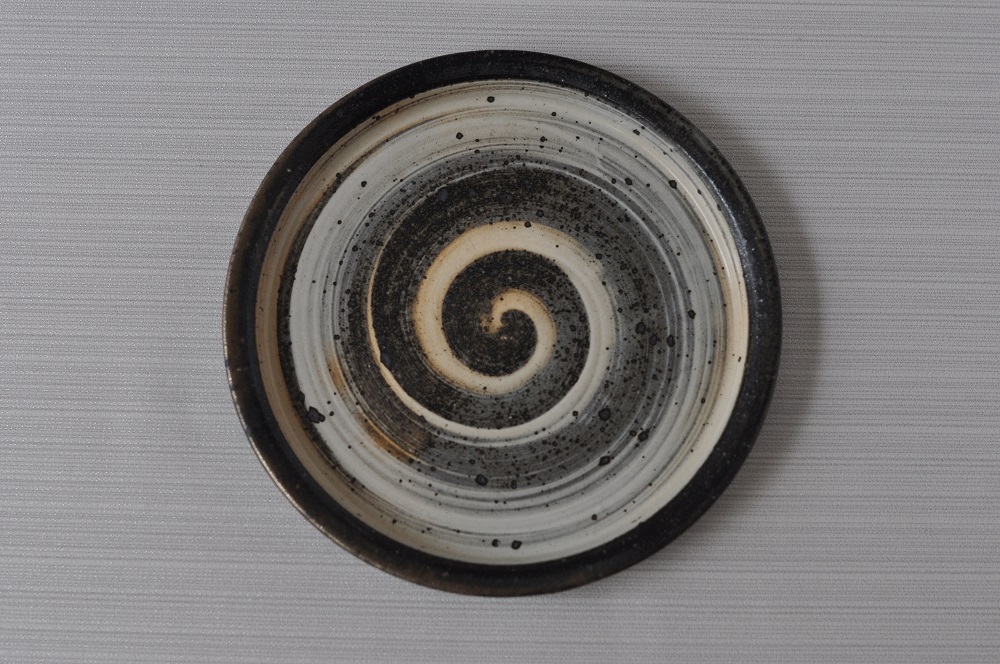 中里太亀 刷毛目5寸皿 ｜ くらしの器と自然食品「匣（さや